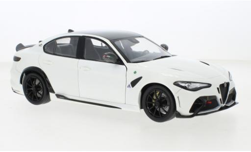 Diecast model cars Alfa Romeo Giulia veloce GTA white 2022 1/18 Solido