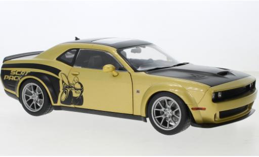 Diecast model cars Dodge Challenger Scat Pack R/T Widebody metallise beige/matte-black 2020 1/18 Solido