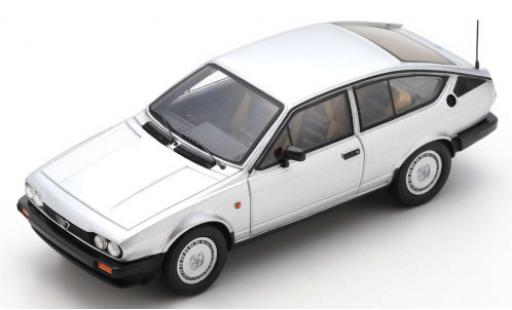 Diecast model cars Alfa Romeo Alfetta gtv 2.0 V grey 1980 1/43 Spark