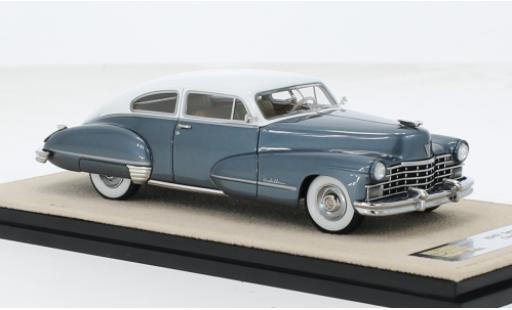 Diecast model cars Cadillac Series 62 Coupe Club metallise blue/white 1947 1/43 Stamp Models