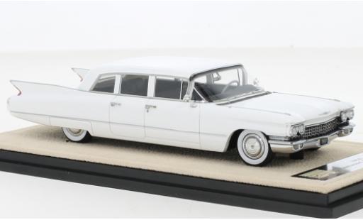 Diecast model cars Cadillac Fleetwood Limousine 75 white 1960 1/43 Stamp Models
