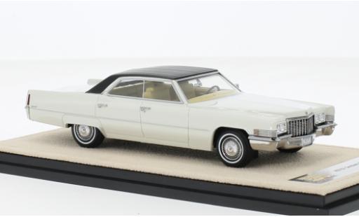 Diecast model cars Cadillac Sedan Sedan DeVille white/black 1970 1/43 Stamp Models