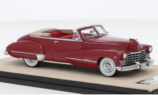 Diecast model cars Cadillac Series 62 Convertible metallise red 1947 1/43 Stamp Models