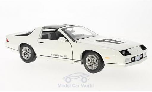 Diecast model cars Chevrolet Camaro IROC -Z white 1985 1/18 Sun Star