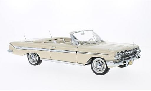 Diecast model cars Chevrolet Impala Convertible beige 1961 1/18 Sun Star