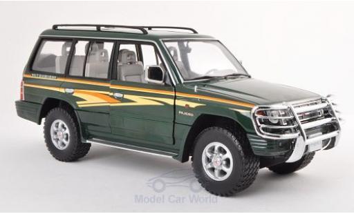 Diecast model cars Mitsubishi Pajero Base green/Dekor 1998 with Rammschutz 1/18 Sun Star