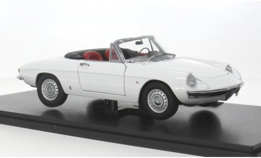 Diecast model cars Alfa Romeo Spider Duetto 1600 Duetto Spider white/black 1966 1/18 Touring