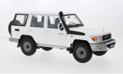 Diecast model cars Toyota Land Cruiser Base 7 white 1/18 Almost Real