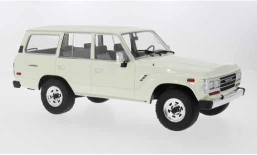 Diecast model cars Toyota Land Cruiser 60 (J60) white 1987 1/18 Lucky Step Models