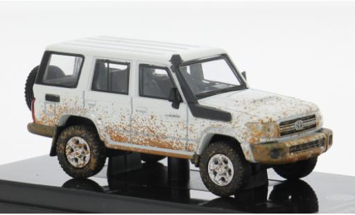 Diecast model cars Toyota Land Cruiser 70 LC76 white 2014 1/64 Para64
