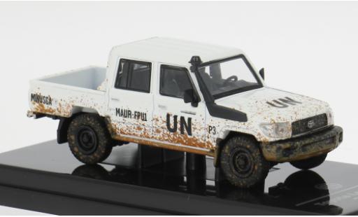 Diecast model cars Toyota Land Cruiser 70 LC79 white 2014 1/64 Para64