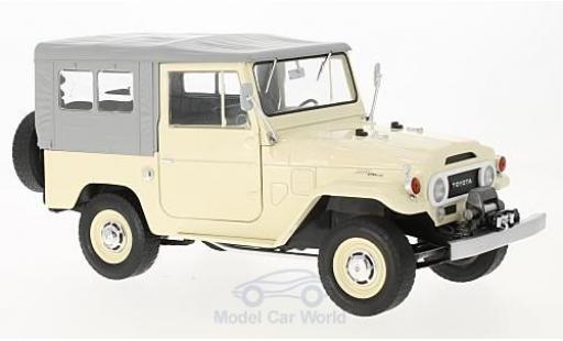 Diecast model cars Toyota Land Cruiser 40 FJ40 beige/grey 1967 1/18 Triple 9 Collection