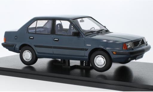 Diecast model cars Volvo 360 Base blue 1987 1/18 Triple 9 Collection