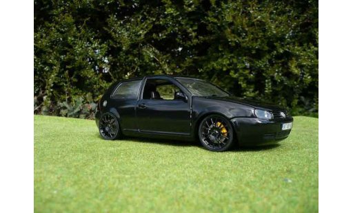 Volkswagen Golf GTI 1/18 Revell full black diecast model cars