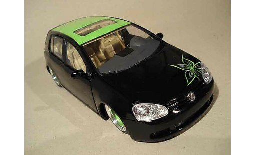 Volkswagen Golf GTI 1/18 Burago german look flower diecast model cars