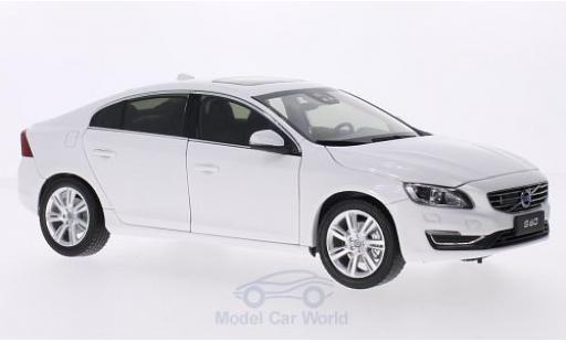 Diecast model cars Volvo S60 Base metallic white 2015 1/18 Ultimate Diecast