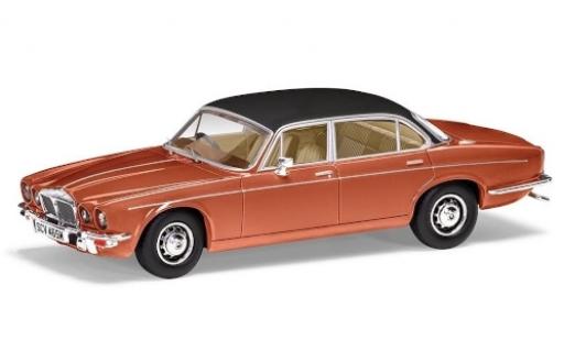 Diecast model cars Daimler Double Six Vanden Plas Series II copper/matt-black RHD 1/43 Vanguards