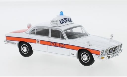 Diecast model cars Jaguar XJ6 Police 6 Series II 4.2 RHD Thames Valley 1/43 Vanguards