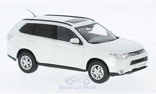Diecast model cars Mitsubishi Outlander Base metallic white 1/43 Vitesse