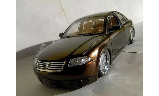 Volkswagen Passat Base 1/18 Welly dub peinture cameleon diecast model cars