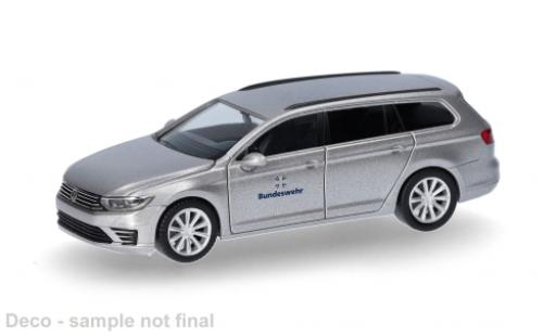 Diecast model cars Volkswagen Passat Base Variant GTE BW Fuhrpark Service Military 1/87 Herpa