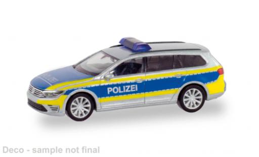 Diecast model cars Volkswagen Passat Base Variant Police Niedersachsen 1/87 Herpa
