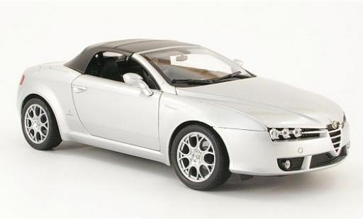 Diecast model cars Alfa Romeo Spider veloce silver closed 1/18 Welly