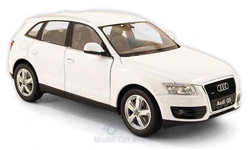 Diecast model cars Audi Q5 suv white without Vitrine 1/24 Welly