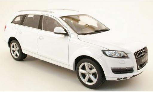 Diecast model cars Audi Q7 suv white 2010 1/18 Welly