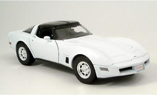 Diecast model cars Chevrolet Corvette Coupe wei&Atilde;� 1982 1/18 Welly