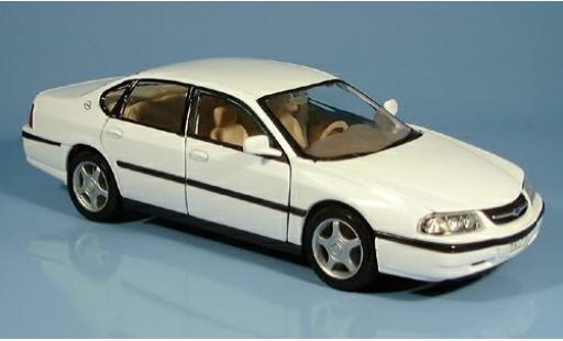 Diecast model cars Chevrolet Impala SS white 2001 1/24 Welly