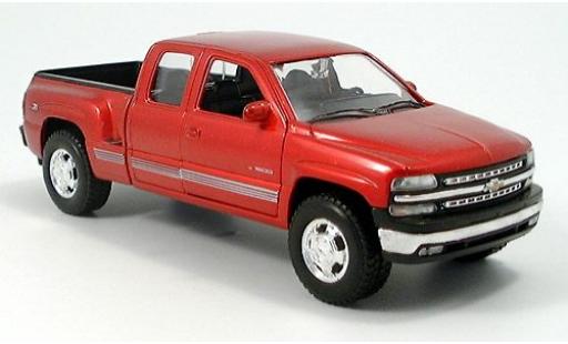 Diecast model cars Chevrolet Silverado pickup Extended Cab red 1/24 Welly