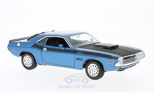 Diecast model cars Dodge Challenger T/A metallic blue/black 1970 1/24 Welly