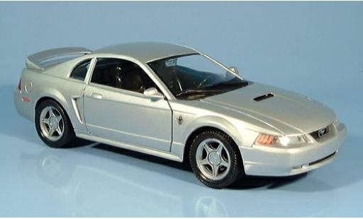 Diecast model cars Ford Mustang GT silver 1999 1/24 Welly