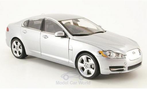Diecast model cars Jaguar XF Base grey 1/24 Welly