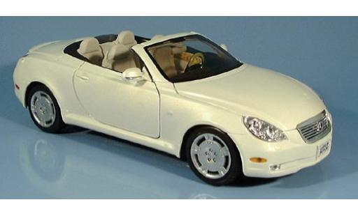 Diecast model cars Lexus SC 430 Convertible met. white 1/18 Welly