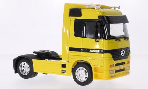 Diecast model cars Mercedes Actros Base yellow 1/32 Welly