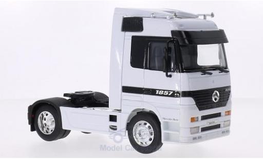 Diecast model cars Mercedes Actros Base white 1/32 Welly