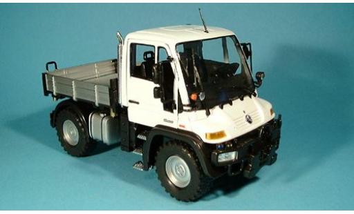 Diecast model cars Mercedes Unimog U300-U5023 U400 white 1/24 Welly