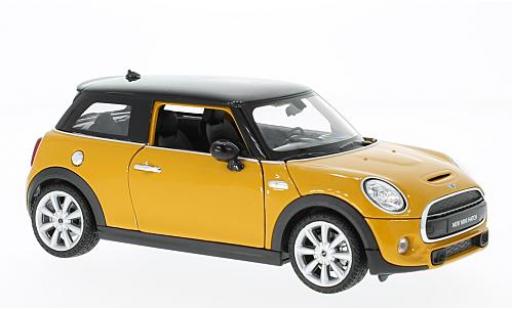 Diecast model cars Mini Cooper S yellow/black 1/24 Welly