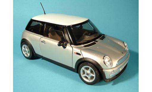 Diecast model cars Mini Cooper Base New silver 2001 1/18 Welly