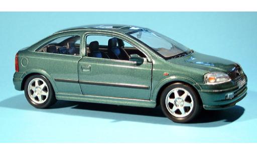 Diecast model cars Opel Astra Base green 1/24 Welly