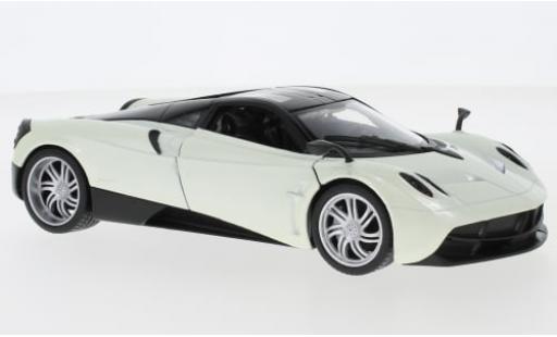 Diecast model cars Pagani Huayra Base metallise white 1/24 Welly