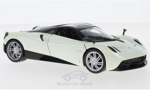 Diecast model cars Pagani Huayra Base metallic white 1/43 Welly