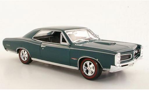 Diecast model cars Pontiac GTO 1966 metallic green sans Vitrine 1/18 Welly