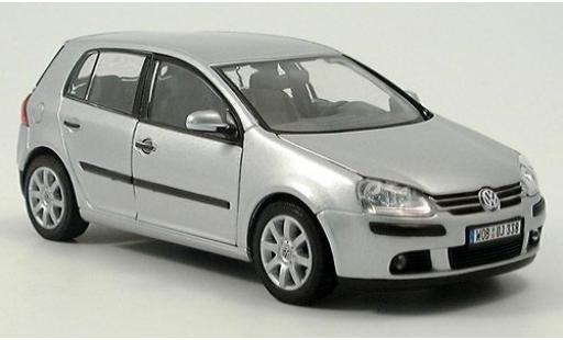 Diecast model cars Volkswagen Golf Base V silver 2004 1/24 Welly