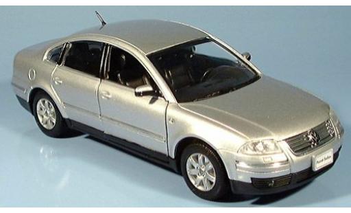 Diecast model cars Volkswagen Passat B5 Limousine silver 2001 1/24 Welly