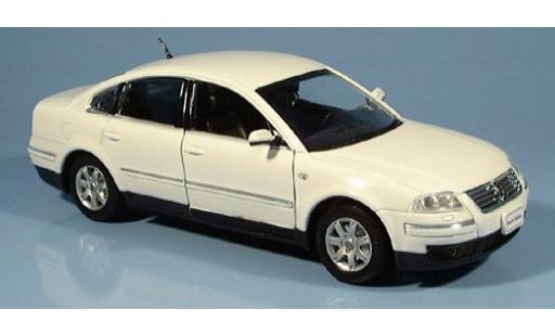 Diecast model cars Volkswagen Passat B5 Limousine white 2002 1/24 Welly