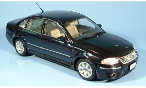Diecast model cars Volkswagen Passat Base black 1/18 Welly