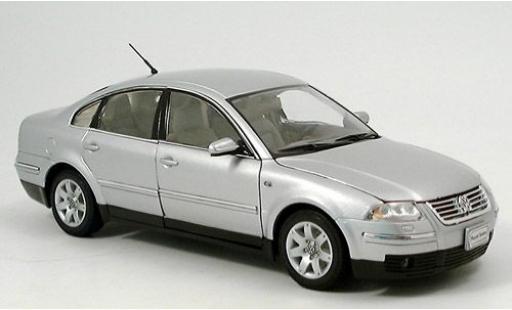 Diecast model cars Volkswagen Passat Base silver 1/18 Welly